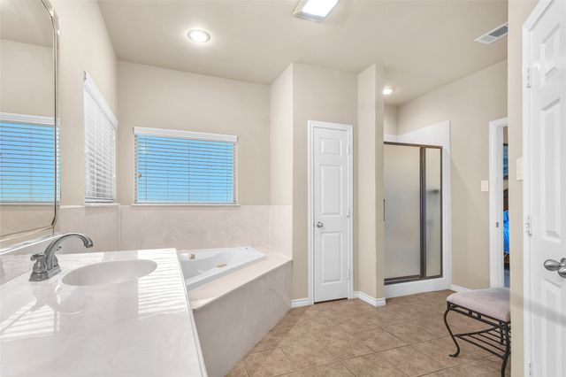 300 W McAfee Street, Mabank, TX 75147