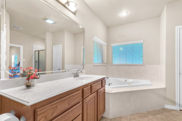 300 W McAfee Street, Mabank, TX 75147