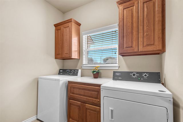 300 W McAfee Street, Mabank, TX 75147