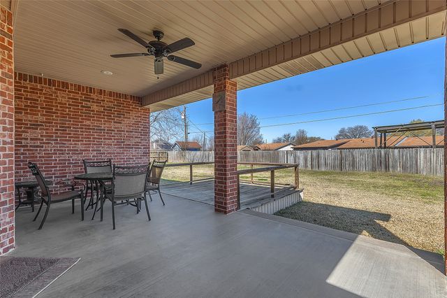 300 W McAfee Street, Mabank, TX 75147