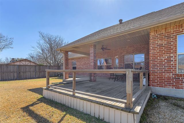 300 W McAfee Street, Mabank, TX 75147