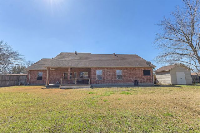 300 W McAfee Street, Mabank, TX 75147