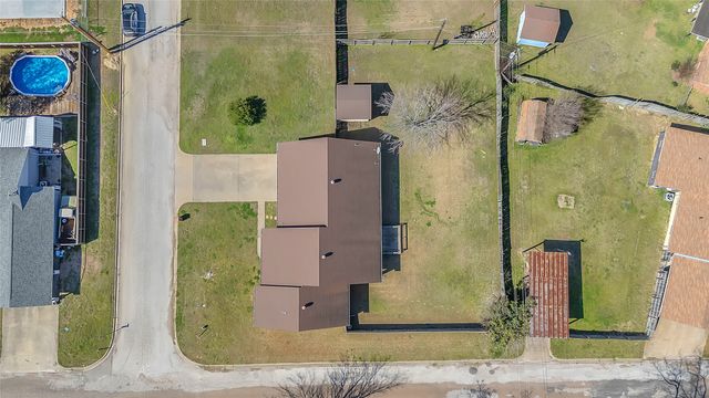 300 W McAfee Street, Mabank, TX 75147
