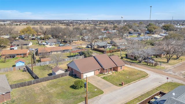 300 W McAfee Street, Mabank, TX 75147