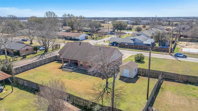 300 W McAfee Street, Mabank, TX 75147