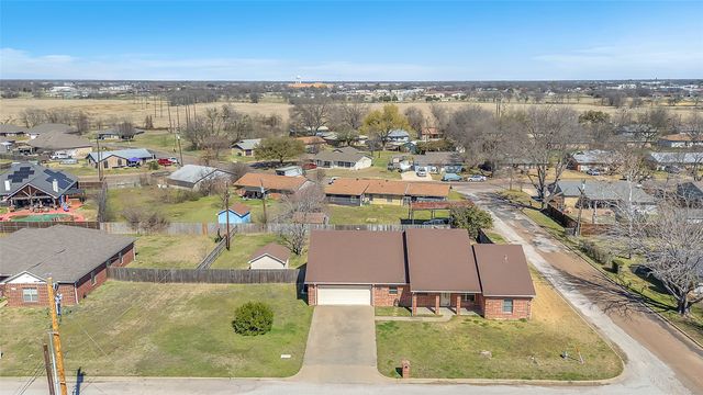300 W McAfee Street, Mabank, TX 75147