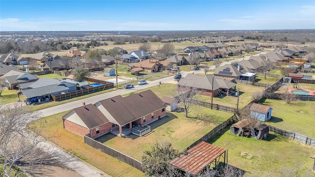 300 W McAfee Street, Mabank, TX 75147