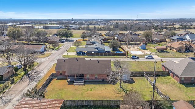 300 W McAfee Street, Mabank, TX 75147