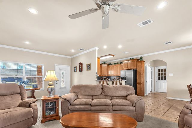 300 W McAfee Street, Mabank, TX 75147