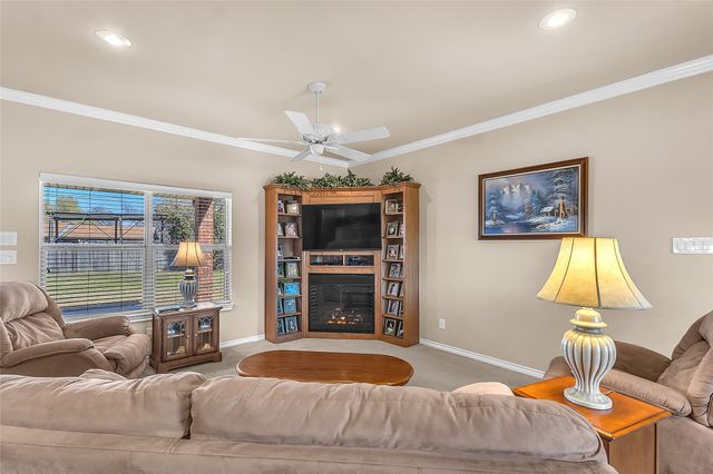 300 W McAfee Street, Mabank, TX 75147