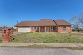 300 W McAfee Street, Mabank, TX 75147