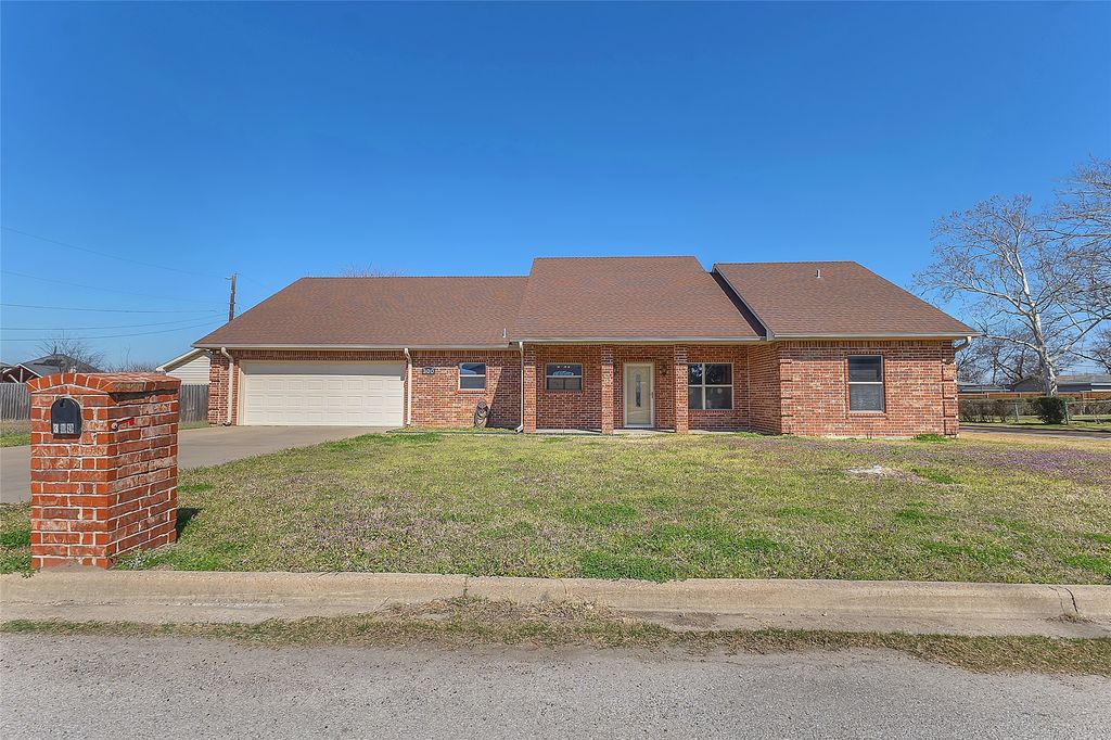 300 W McAfee Street, Mabank, TX 75147