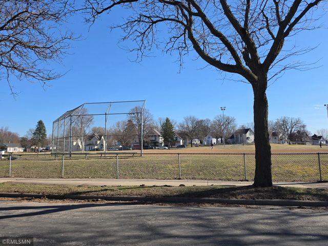 853 Conway Street, Saint Paul, MN 55106