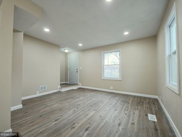 853 Conway Street, Saint Paul, MN 55106