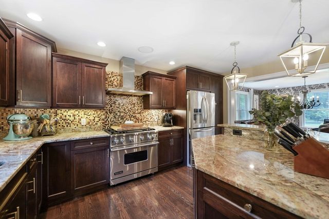 50 Elm St, Plympton, MA 02367