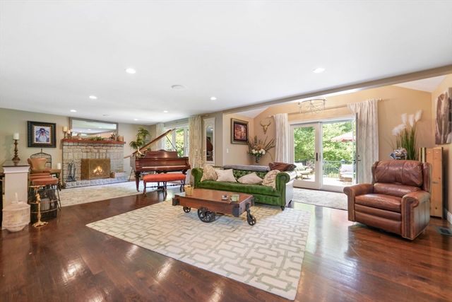 50 Elm St, Plympton, MA 02367