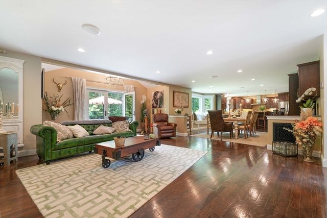 50 Elm St, Plympton, MA 02367