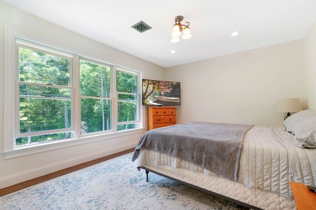 50 Elm St, Plympton, MA 02367