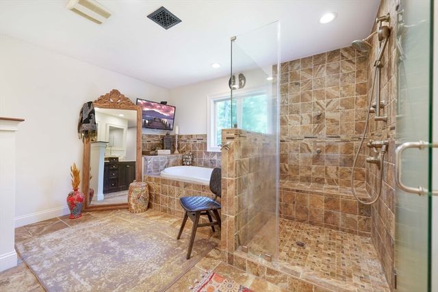 50 Elm St, Plympton, MA 02367