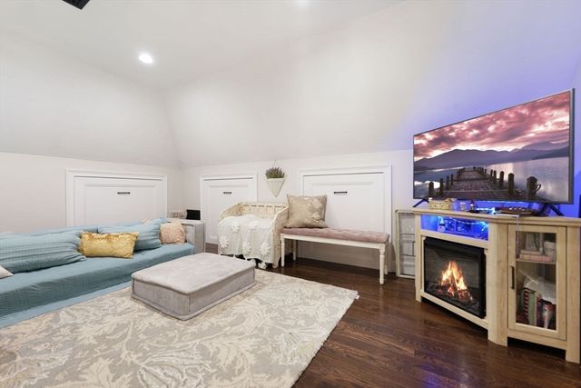 50 Elm St, Plympton, MA 02367