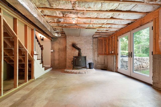 50 Elm St, Plympton, MA 02367