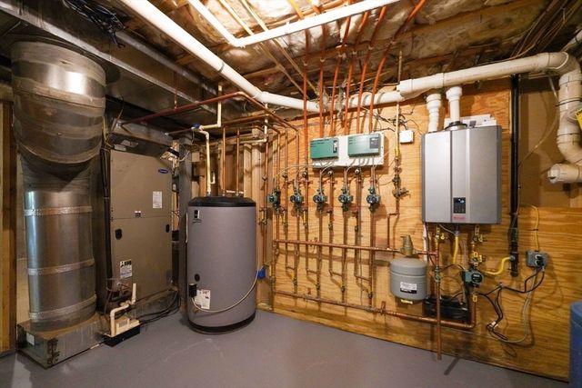 50 Elm St, Plympton, MA 02367