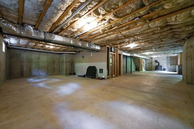 50 Elm St, Plympton, MA 02367