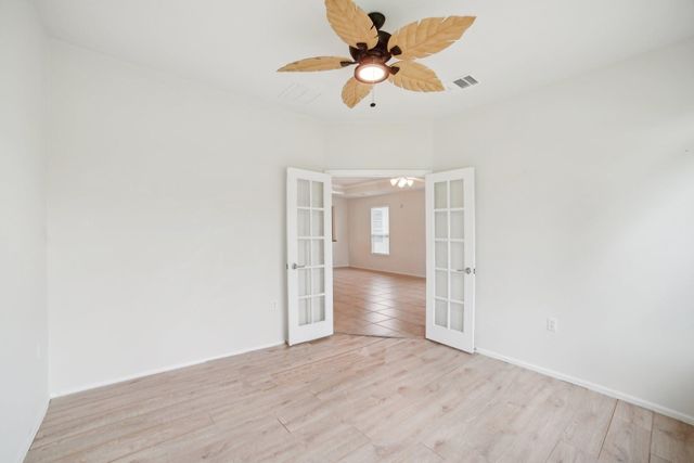 207 Trinity LN, Georgetown, TX 78633