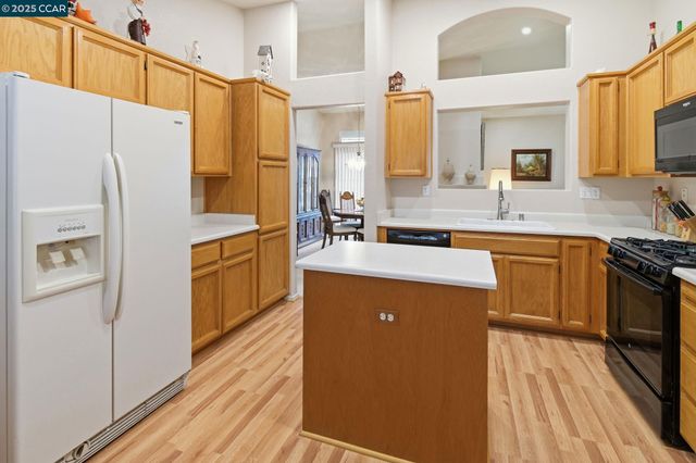 443 Mandarin Cir, Vacaville, CA 95687