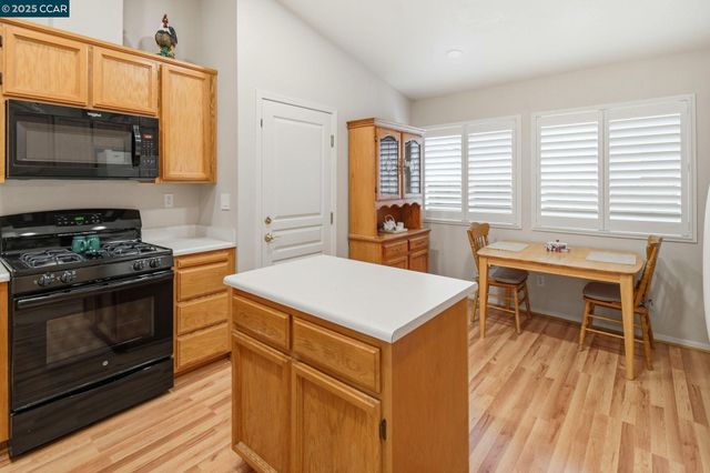 443 Mandarin Cir, Vacaville, CA 95687