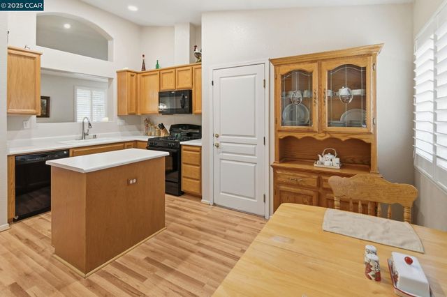 443 Mandarin Cir, Vacaville, CA 95687