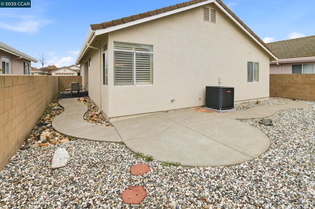 443 Mandarin Cir, Vacaville, CA 95687