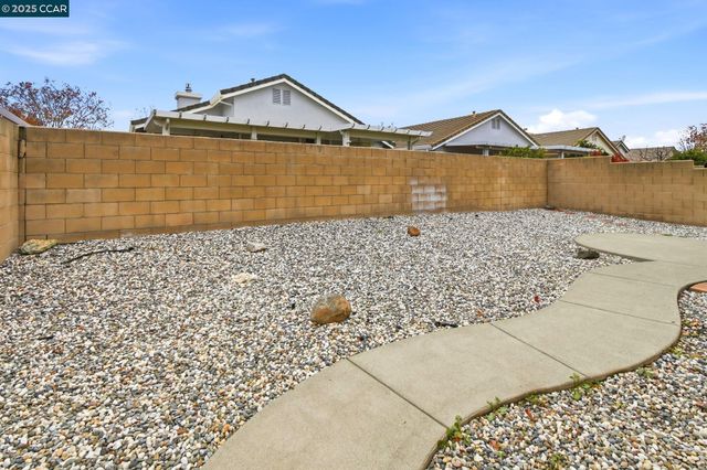 443 Mandarin Cir, Vacaville, CA 95687