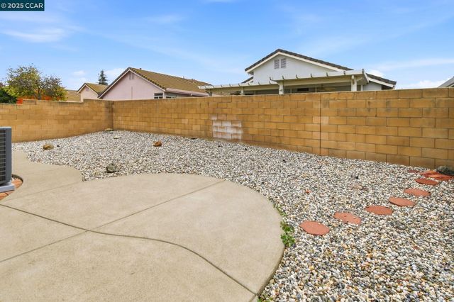443 Mandarin Cir, Vacaville, CA 95687