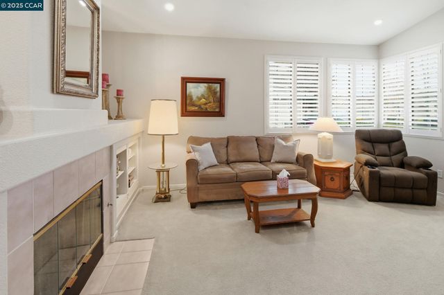 443 Mandarin Cir, Vacaville, CA 95687