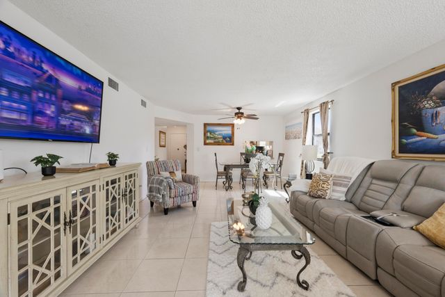 4940 E Sabal Palm Boulevard 108, Tamarac, FL 33319