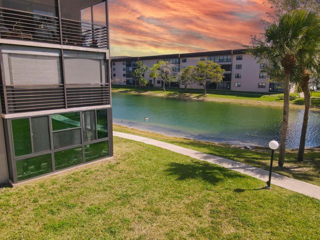 4940 E Sabal Palm Boulevard 108, Tamarac, FL 33319