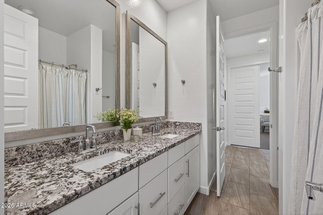 9558 E TESLA Avenue, Mesa, AZ 85212