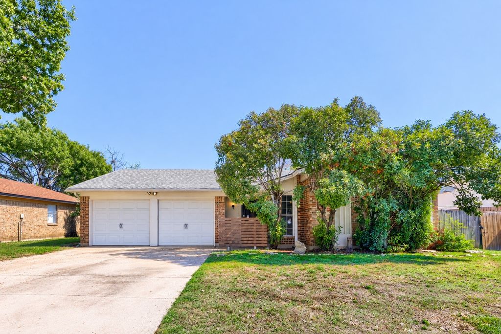 6604 Brookdale Drive, Watauga, TX 76148 — exterior