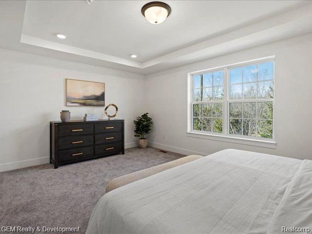 549 Village Lane, Milford, MI 48381