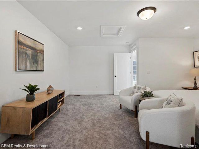 549 Village Lane, Milford, MI 48381