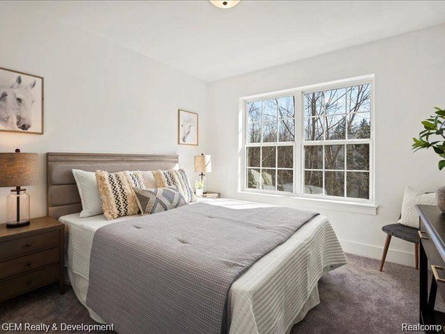 549 Village Lane, Milford, MI 48381