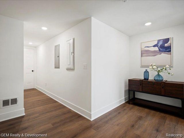 549 Village Lane, Milford, MI 48381