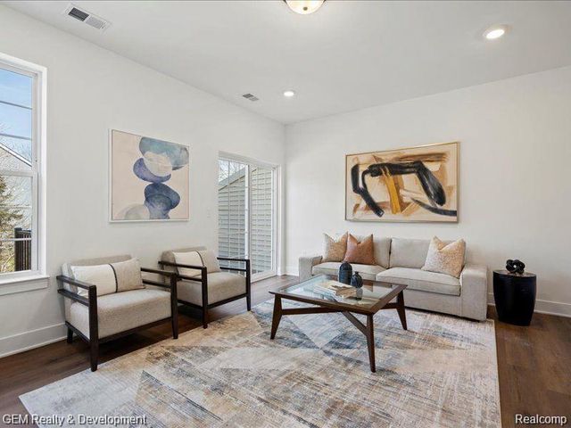 549 Village Lane, Milford, MI 48381