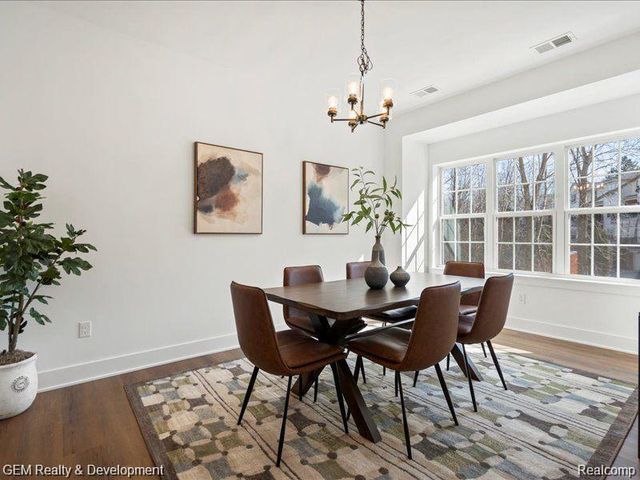 549 Village Lane, Milford, MI 48381