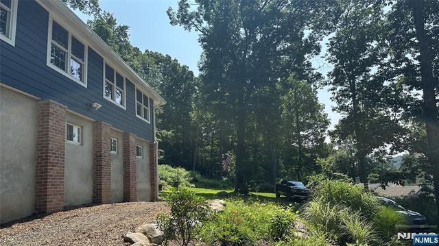20 Mt Crest Road, Jefferson Township, NJ 07438