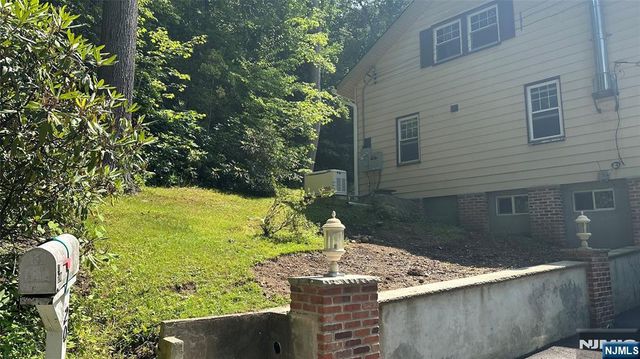 20 Mt Crest Road, Jefferson Township, NJ 07438