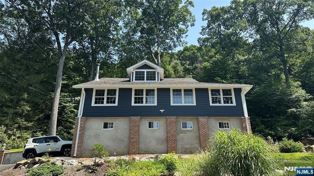 20 Mt Crest Road, Jefferson Township, NJ 07438