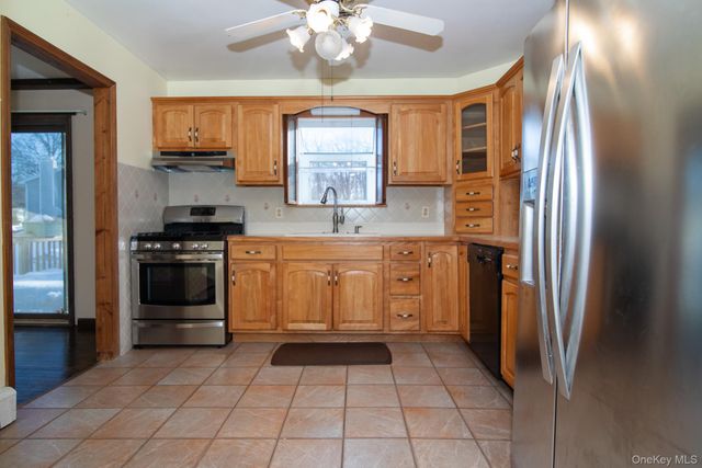 3 Russett Lane, Wappingers Falls, NY 12590