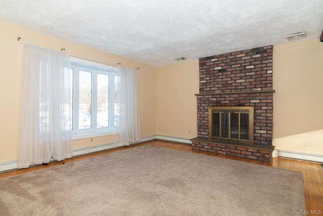 3 Russett Lane, Wappingers Falls, NY 12590